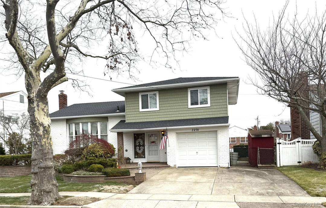 Renovated Waterfront split level 4 Bedroom 3 bathroom Home in Baldwin Harbor.