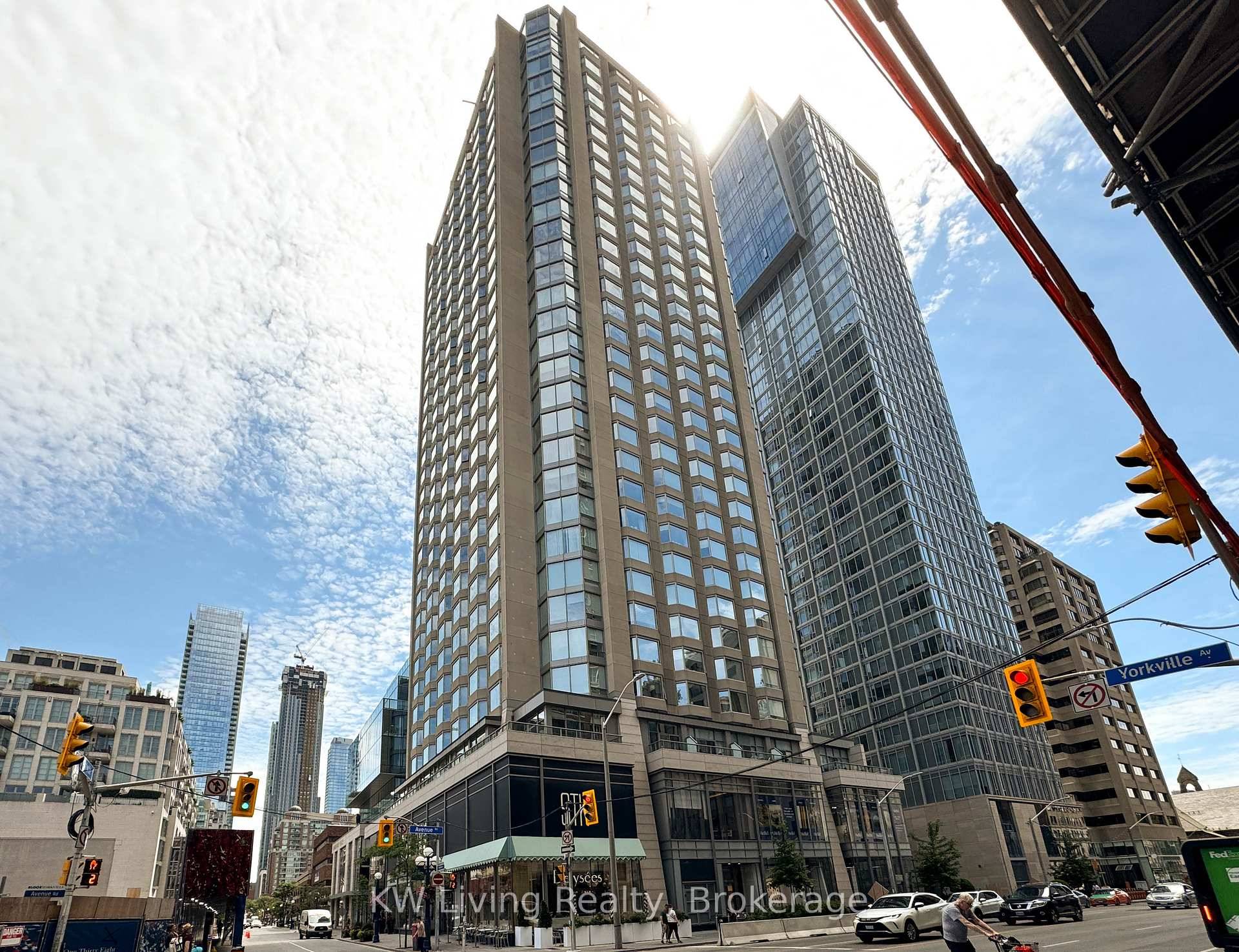 Luxurious Residence in Yorkville Plaza on The NE Corner Of Yorkville Ave Ave Rd.