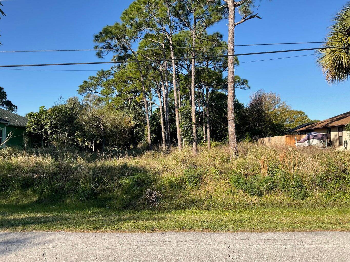 Great building lot east of US 1 in nice neighborhood of Indian River Estates.
