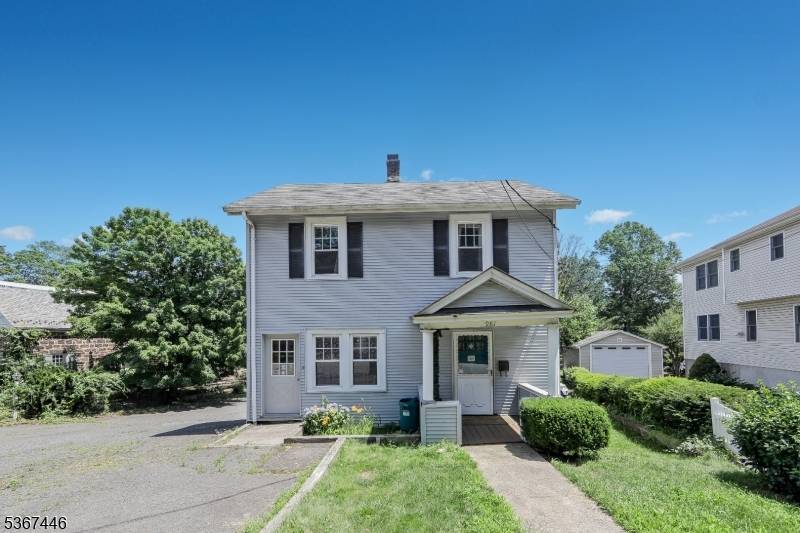 Introducing a charming 3 bedroom, 1 bath Colonial in the heart of Clifton, NJ !