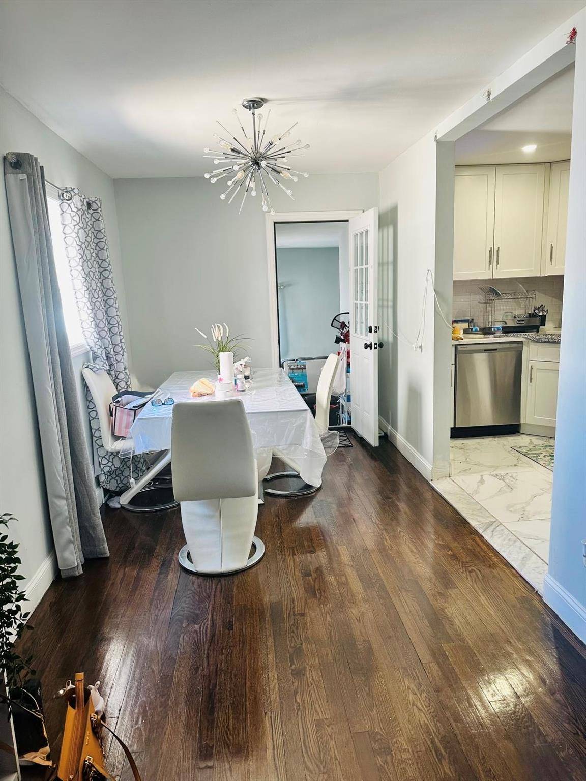 1 family home featuring 3 bedrooms, 1.