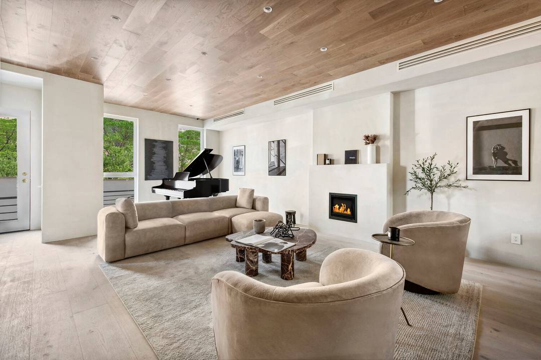 A Modern Townhouse in the Heart of Brooklyn Welcome to 432 Fenimore Street, a stunning three story renovated townhouse that artfully balances classic appeal with crafted elegance.