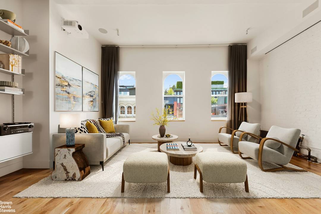 History and luxury mingle to stunning effect in this mint and sun drenched top floor loft located on a prime cobblestone block in Noho's Historic District.