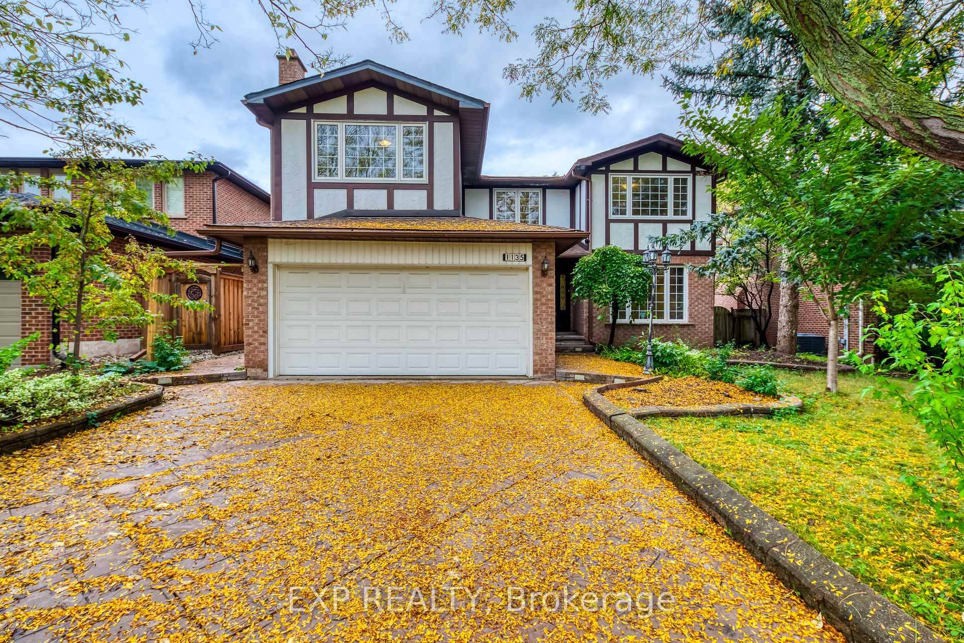 Gorgeous Luxury Upscaled Home Located On A Premium Private Treed Ravine Lot In Heart Of Desirable Glen Abbey Area !