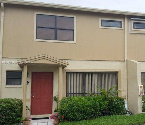 GREAT 3 BED 2. 5 BATH TOWNHOUSE.