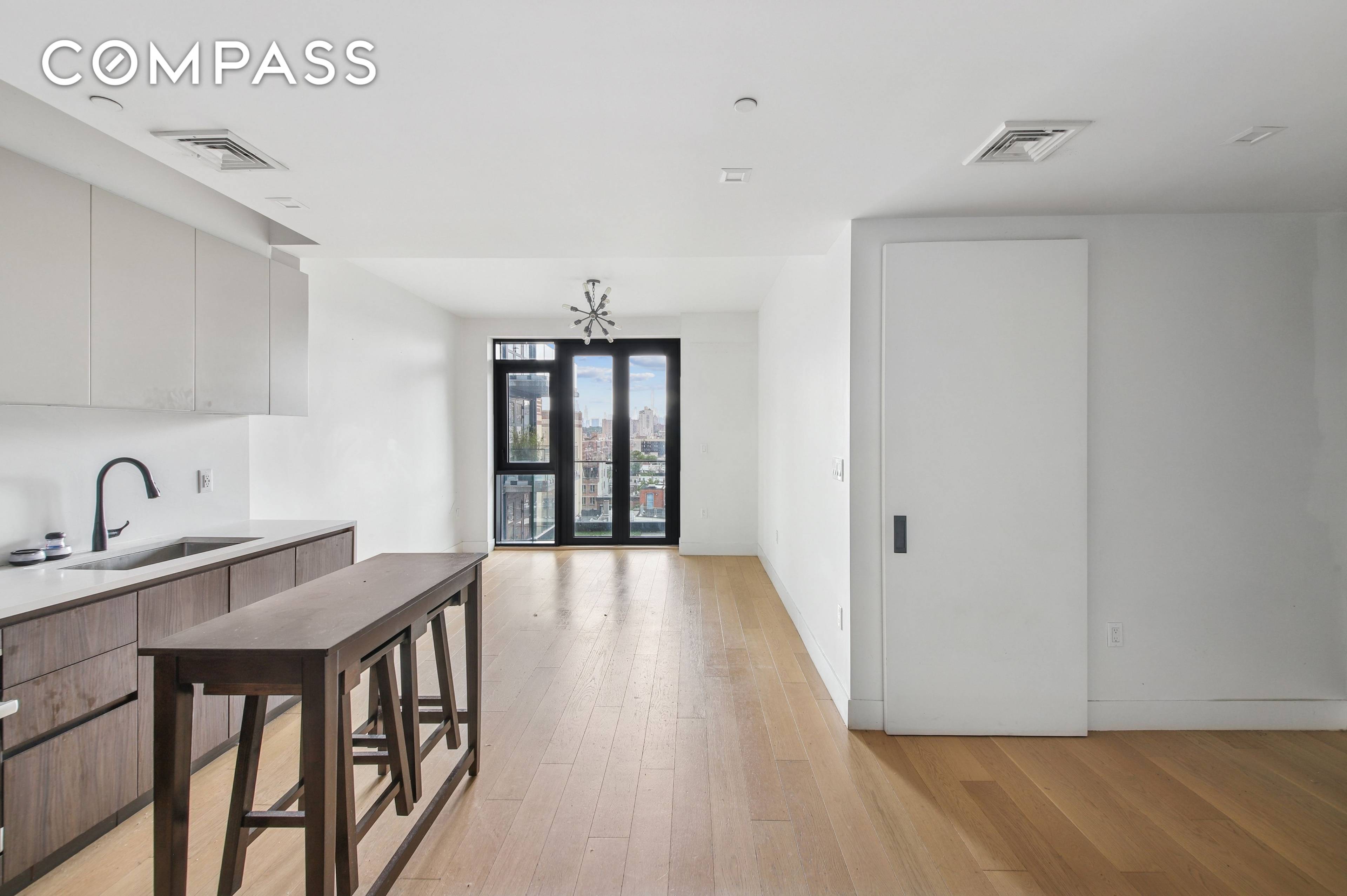 This is your opportunity to live in a high floor alcove studio at an exceptional new glass tower, featuring sweeping southern views that stretch all the way to the New ...