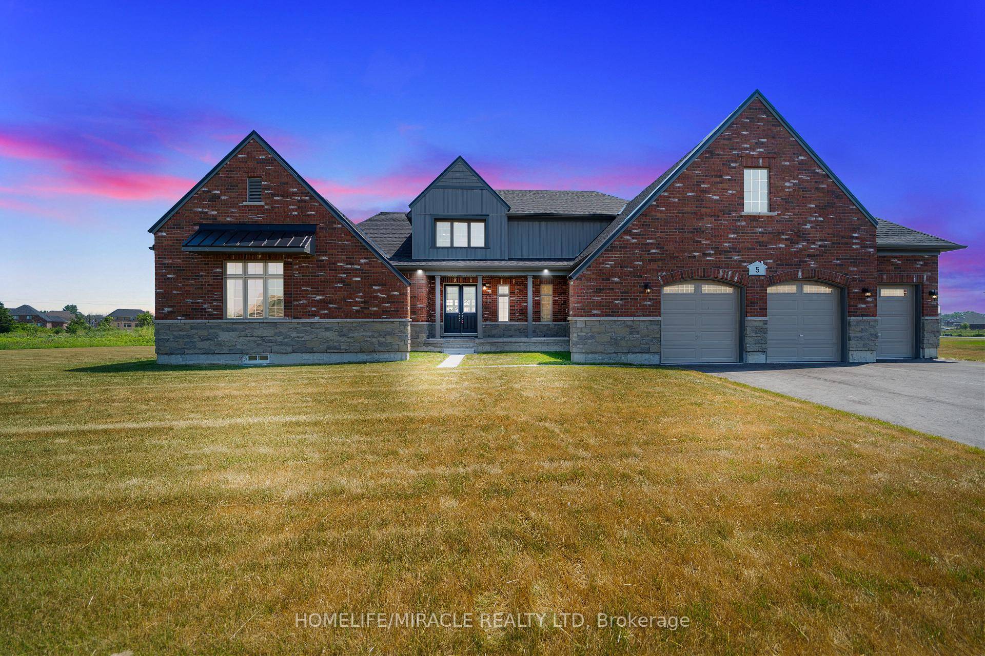 Looking for a home with luxury and comfort ?