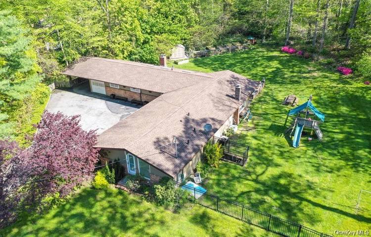 Modern Living in Syosset s Best Location !