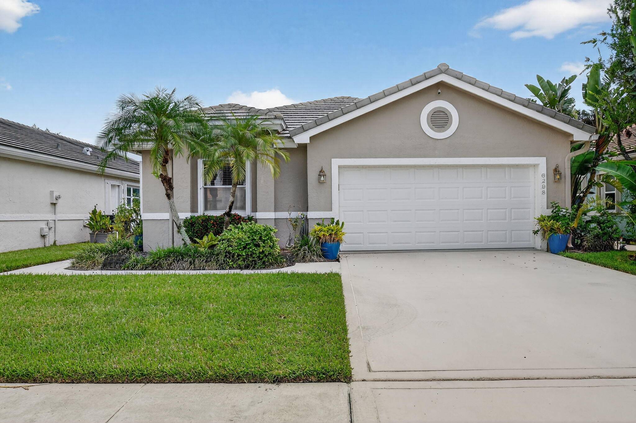 Welcome to this Amazing 3 2 custom home located in Atlantic National Lacuna.