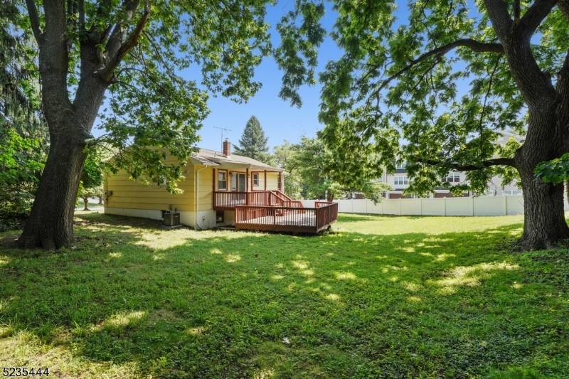 Great location ! Walk to downtown, NYC direct trains, and Drew University.