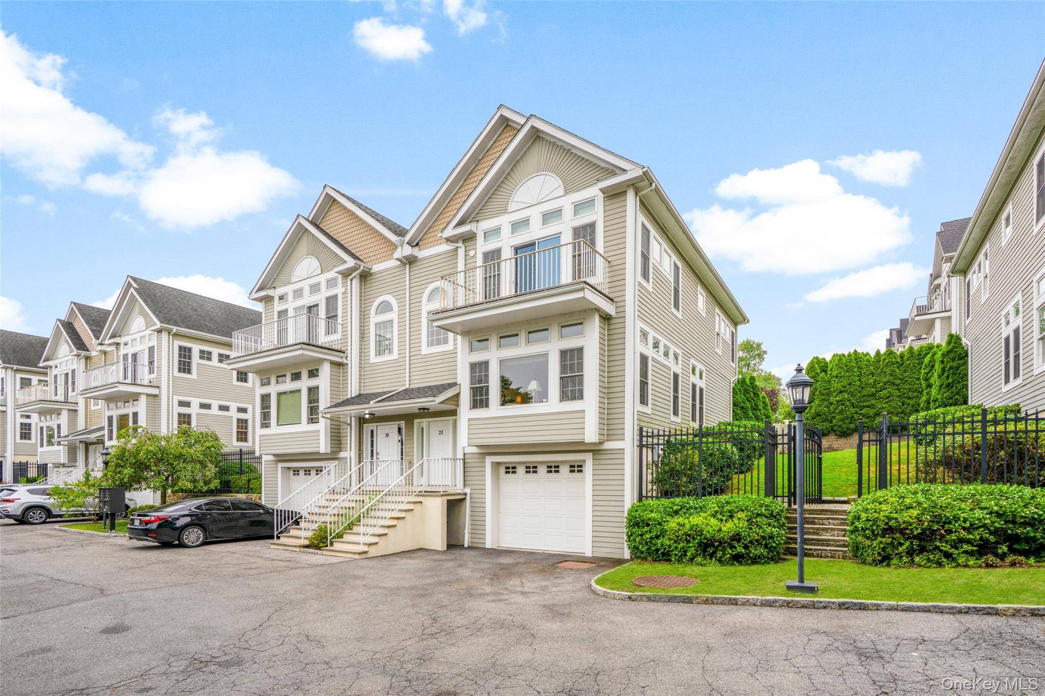 21 Arbor Glen Bright, Spacious Corner Townhouse in New Rochelle Discover the perfect balance of space, comfort, and convenience in this well maintained 3 bedroom, 2.