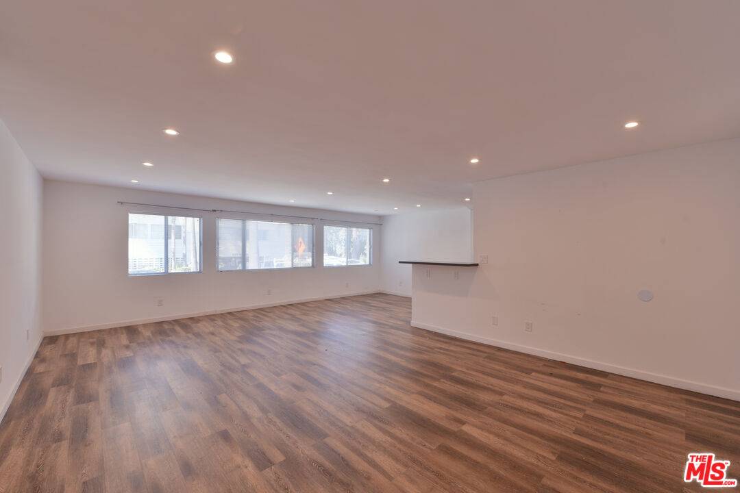 136  S Palm Dr 2BR Beverly Hills La