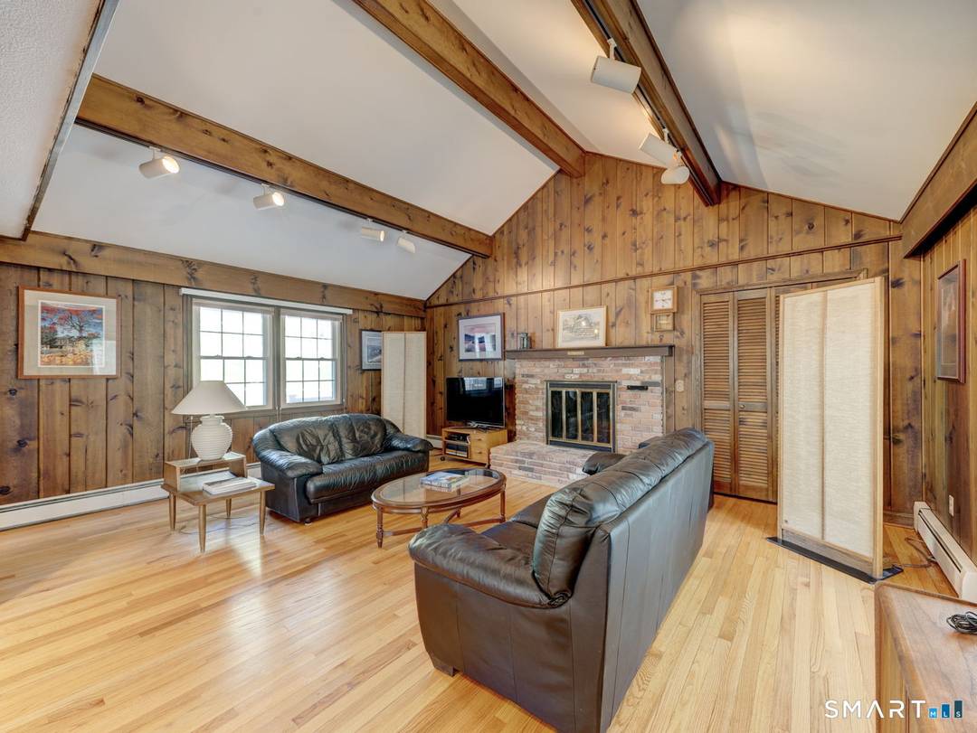 Best and Final Offer Deadline 5 6 2026 by 5 pm Hardwood floors for days !