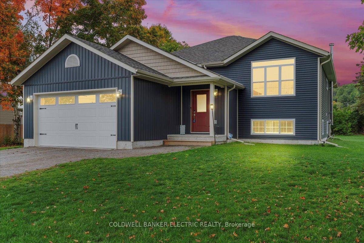Imagine waking up each morning with the Trent River just steps from your front porch.
