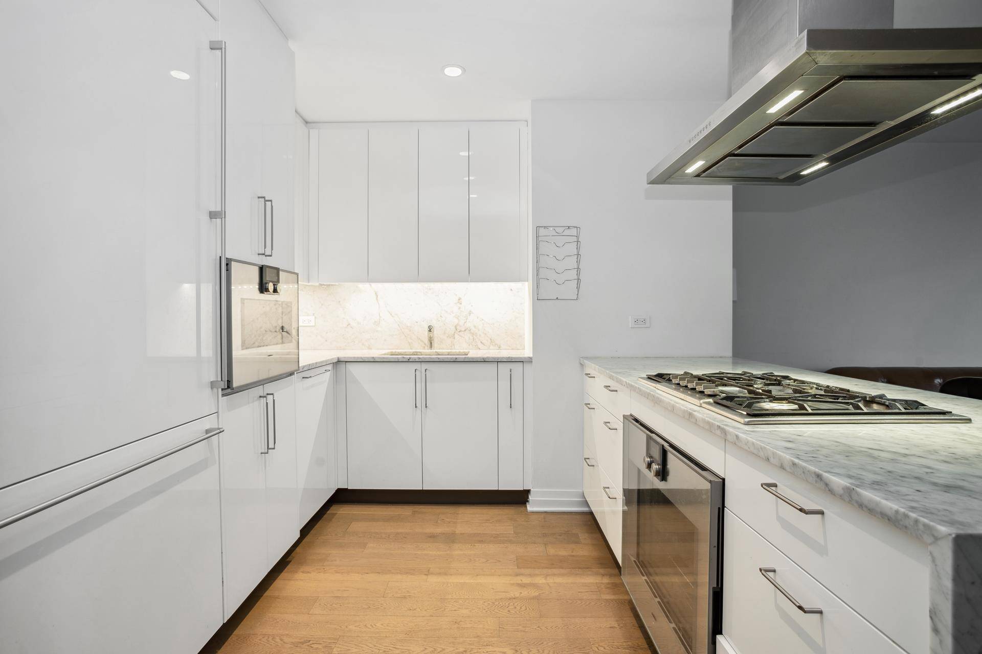 LUXURY LIVING IN THE HEART OF MANHATTAN.