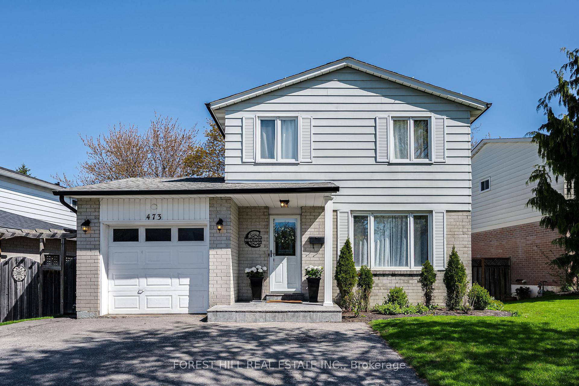 This Is A Must See ! Tastefully Decorated 3 Bedroom Detached Home W Finished Basement In A Great Family Neighbourhood !