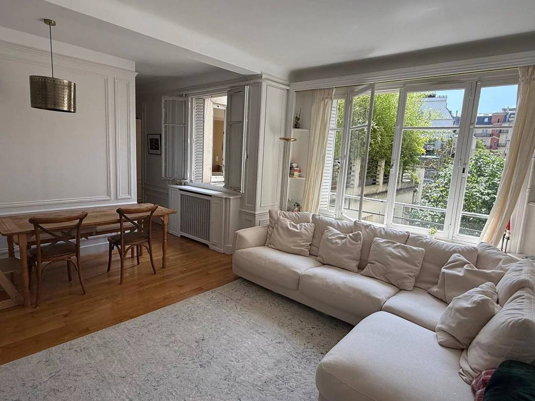 Magnifique appartement haussmannien avec grande terrasse