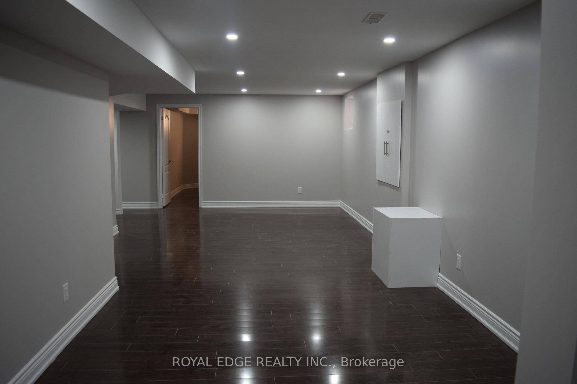Perfectly Located In Oakville Beautiful well maintained Finished Basement, With 2 Bedrooms, 1 Washroom.