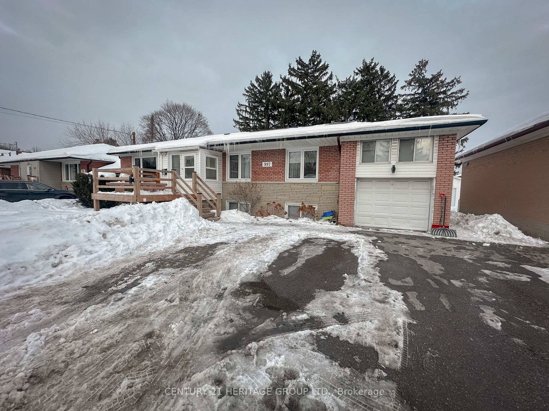 This exceptional detached bungalow in Newtonbrook East offers a prime opportunity for homeowners, investors, and builders.