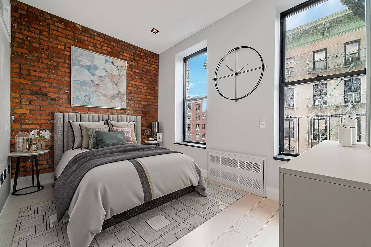 RENOVATED TRUE 4BR 2BA w IN UNIT LAUNDRY PRIME LOWER EAST SIDE LOCATIONAvailable for ASAP occupancyApartment features Four queen sized bedrooms with windows and closets Common area perfect for relaxing ...