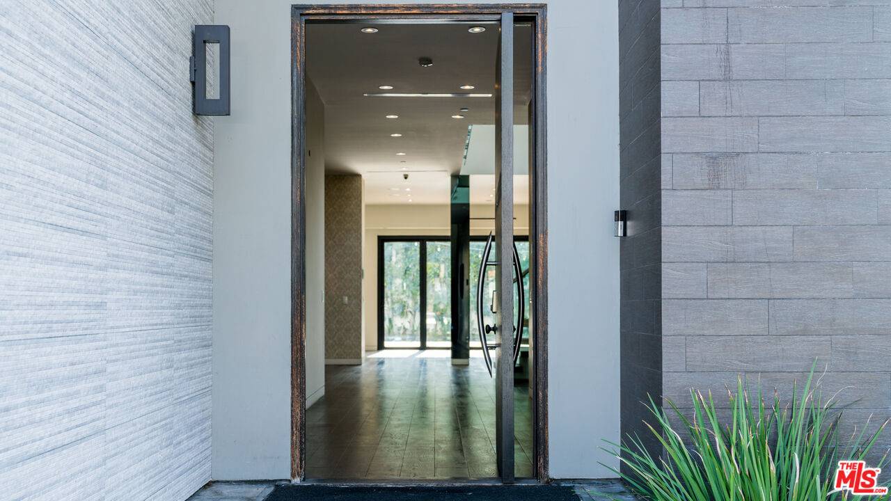 6360   Maryland Dr 5.0 Beverly Grove LA