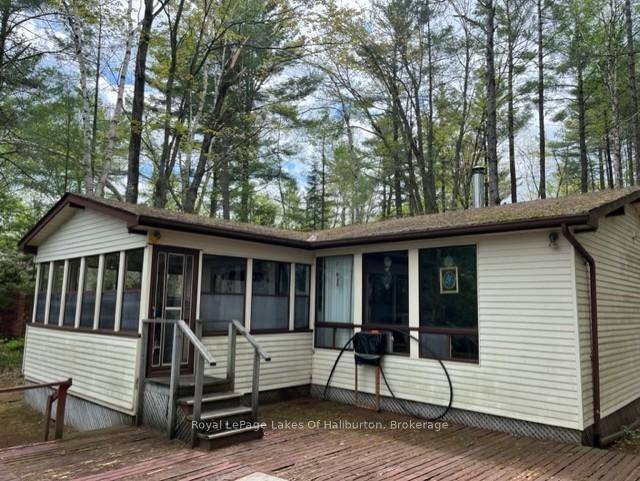 With a year round road, this 3 Season property has huge potential on the shores of South Lake, a lovely clean spring fed lake with great fishing and swimming and ...