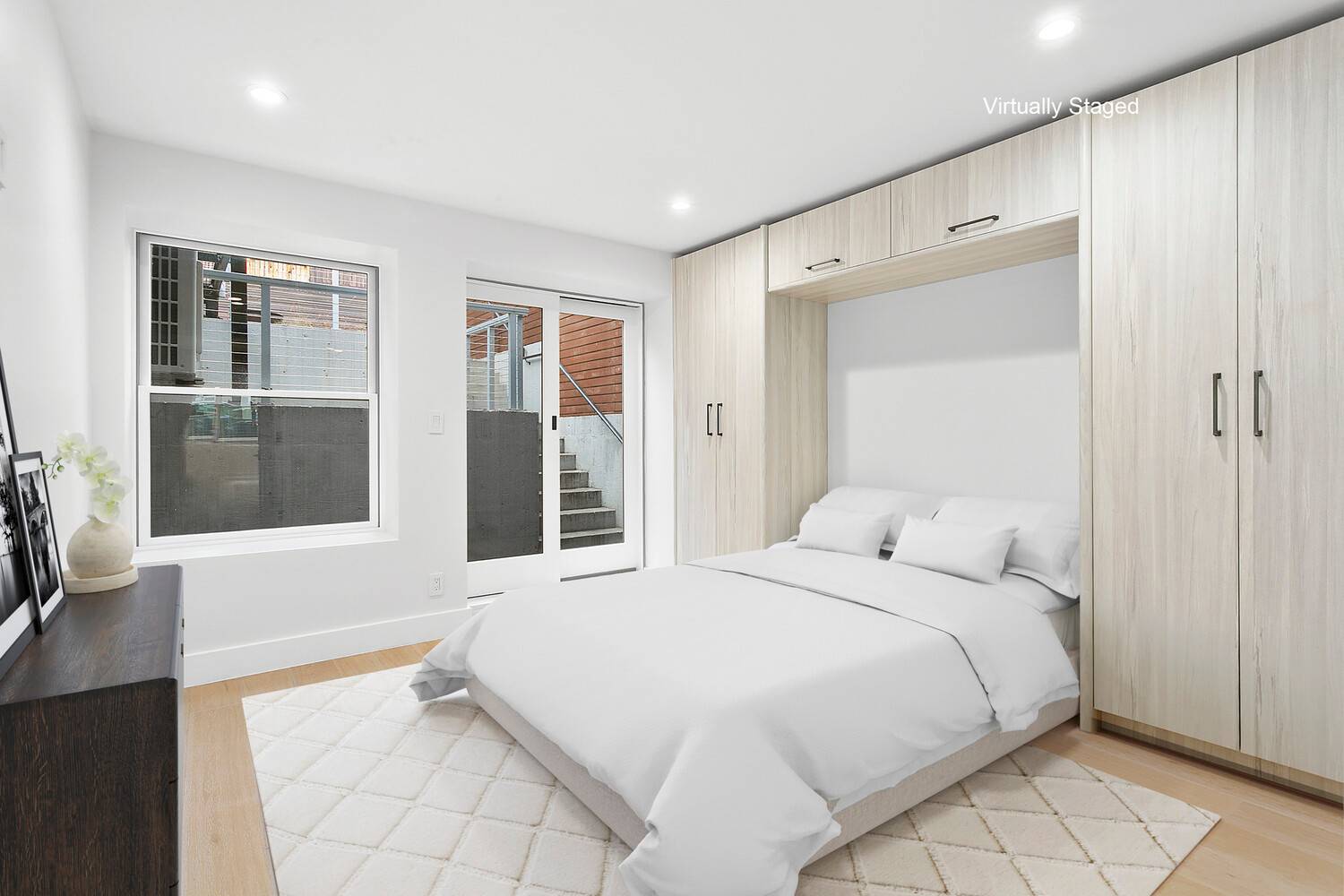 Private outdoor space, washer dryer, stunning renovations, the deal of the summer is here !