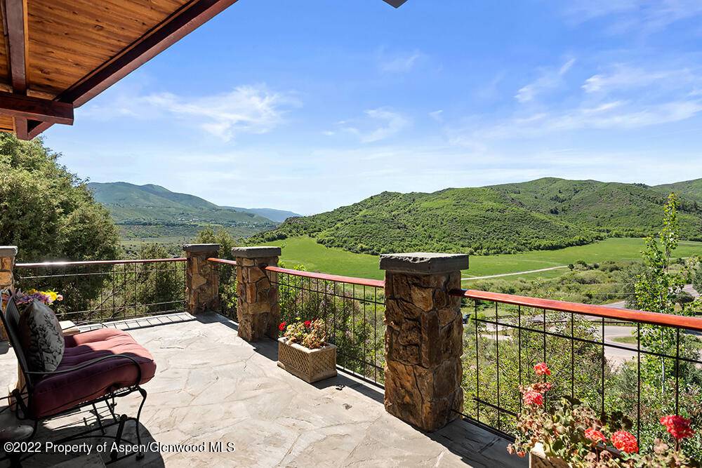 An amazing location, expansive views and exciting rebuilding opportunities make this lush property the ideal situation to bring your dream home to life.