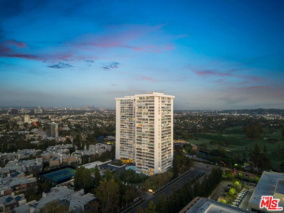 2220 Avenue Of The Stars 3BR Beverlywood La