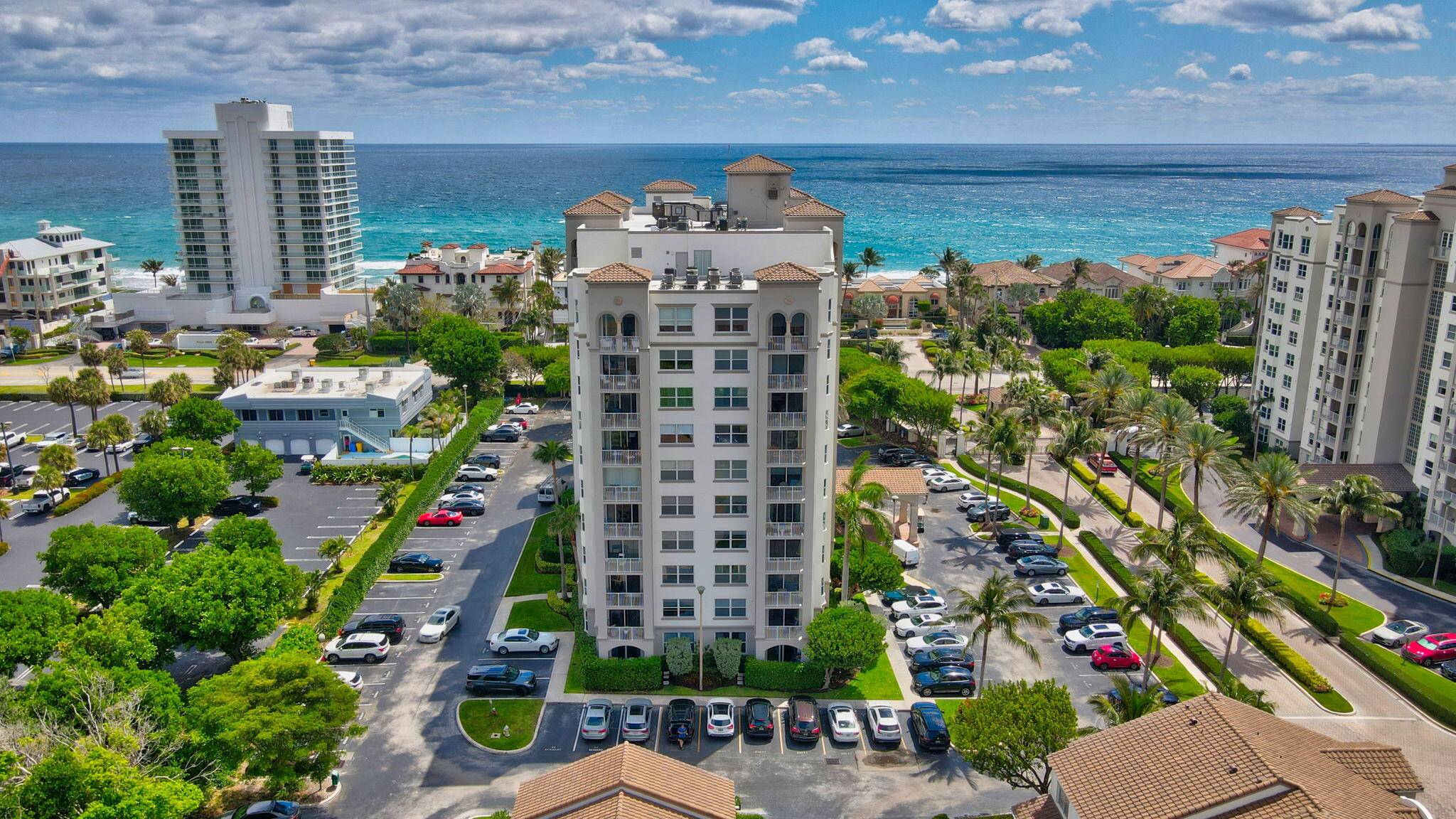 LUXURY FURNISHED SEASONAL RENTAL Totally renovated 2 Bedroom 2 Bathroom.
