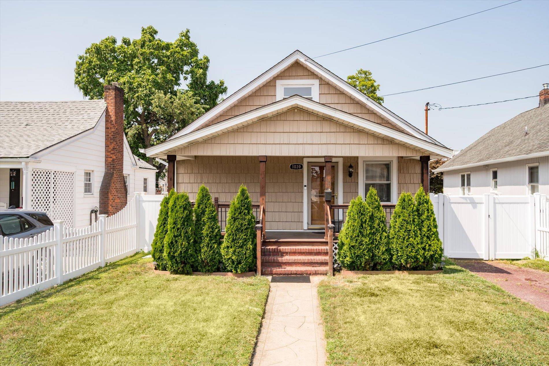 Welcome Home ! This charming 2 bedroom Cape with a full loft offers everything you need to enjoy comfortable living in a fantastic location just minutes from Freeport's Nautical Mile, ...