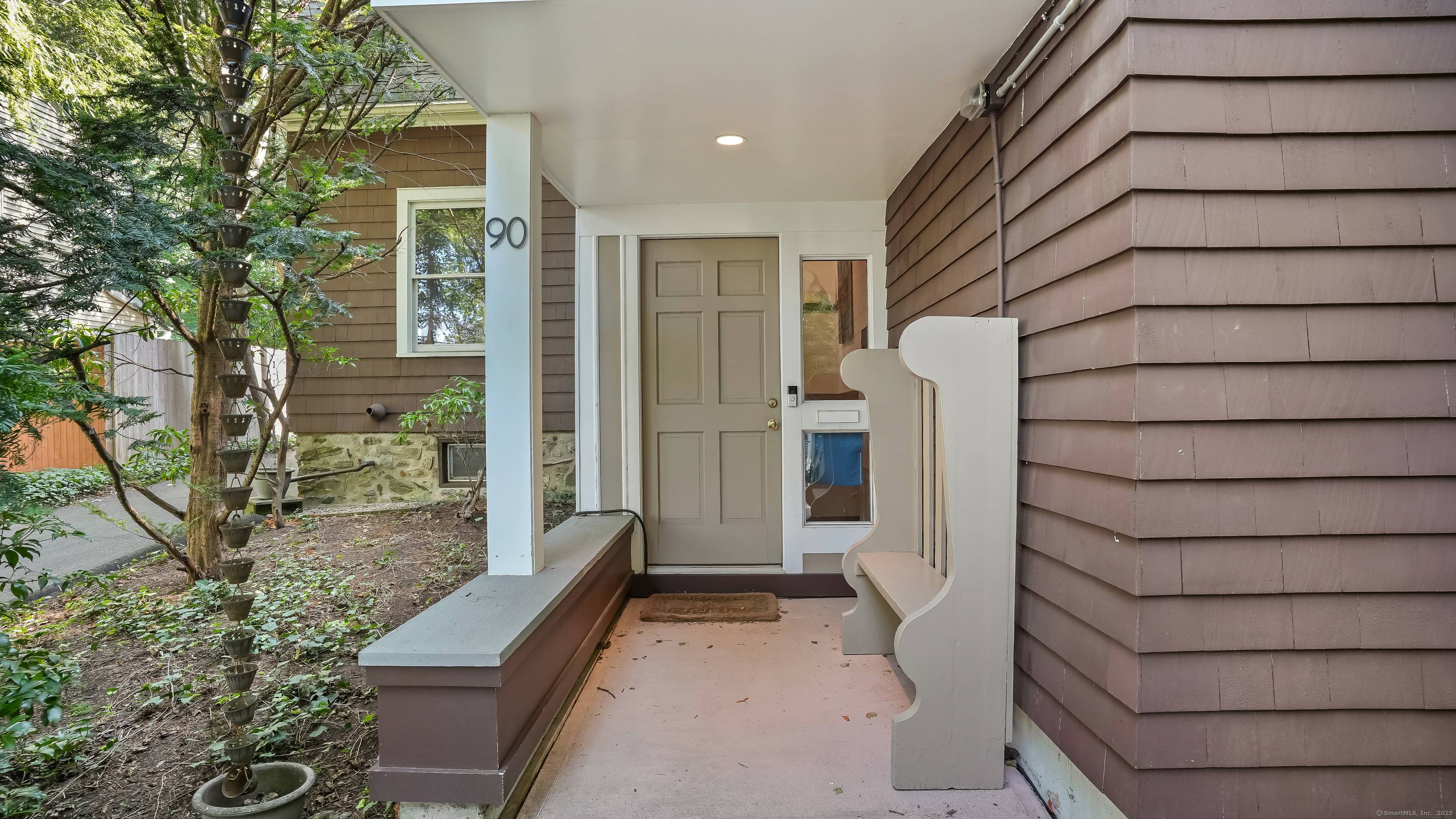 Enchanting hidden gem at end of cul de sac !