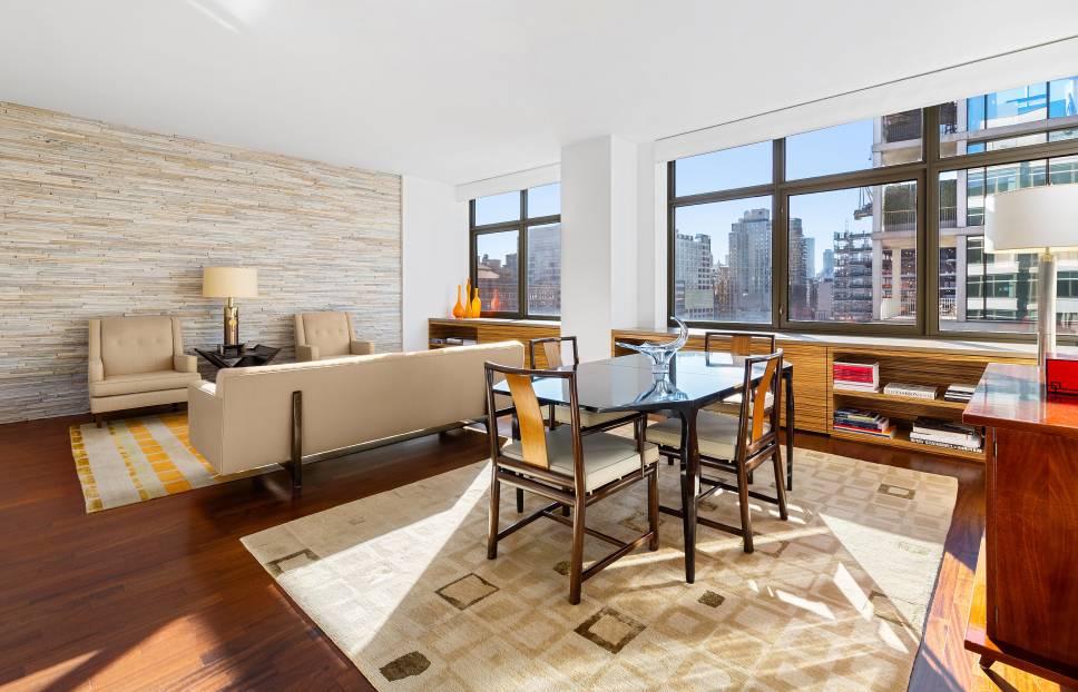 Open sky for miles from this sprawling 2br 2.