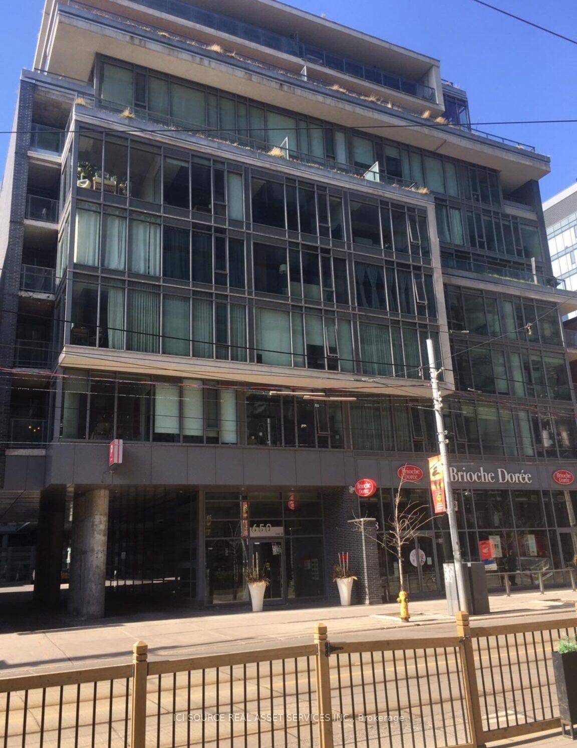 Bright and functional 1 bedroom, 1 bath condo featuring a rare 100 sq ft west facing private balcony, built in closets, and a full 4 piece bathroom with bathtub.