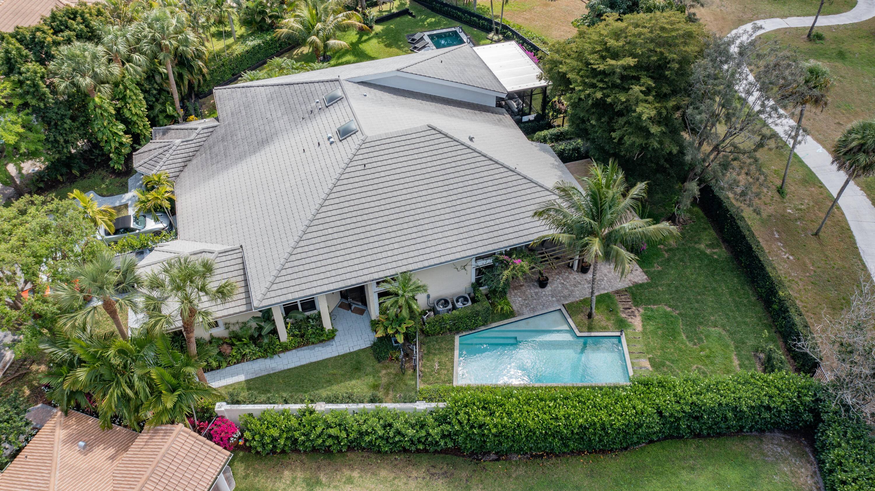 Located in the prestigious gated community of Palm Beach Polo Club and within the highly desirable Shady Oaks, one of the few villas with vaulted ceilings and an oversized lot, ...