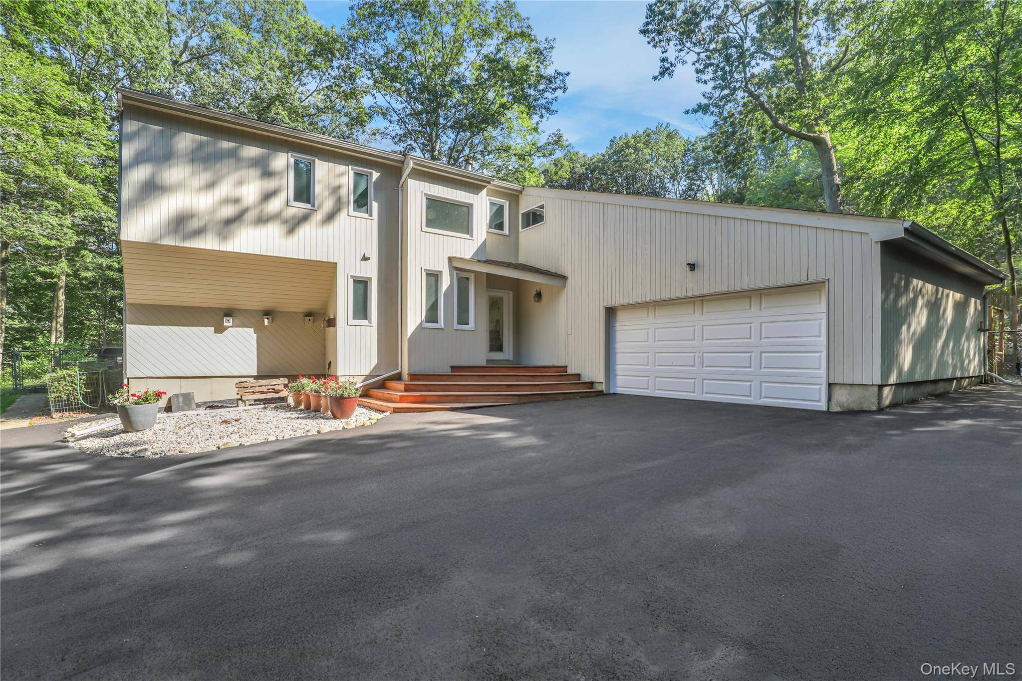 Welcome to this beautifully maintained contemporary home, ideally situated on a 1.