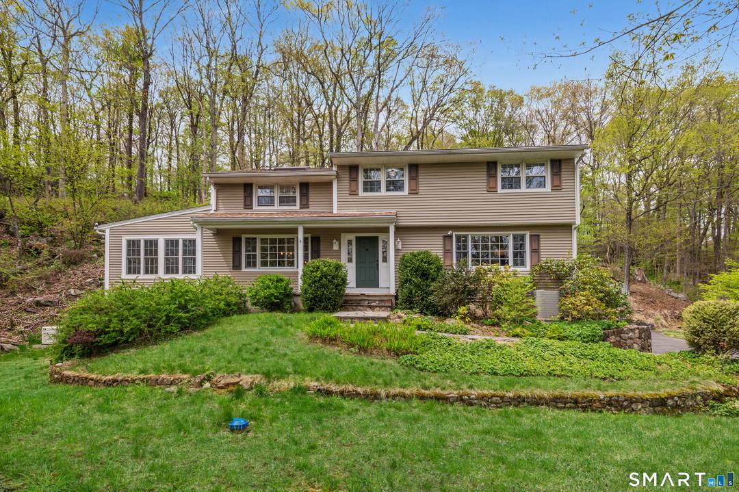 Spacious 3 bedroom Colonial available for rent in the highly desirable Twixt Hill community.