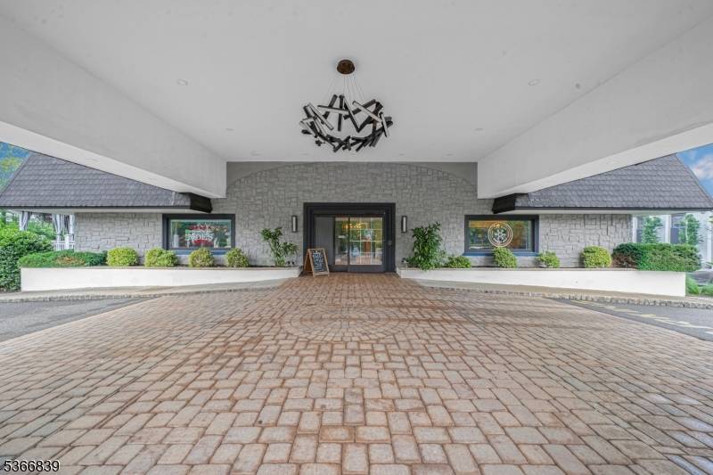 Turnkey Restaurant Bar Connected to 80 Suite Hotel Prime North Providence Location.