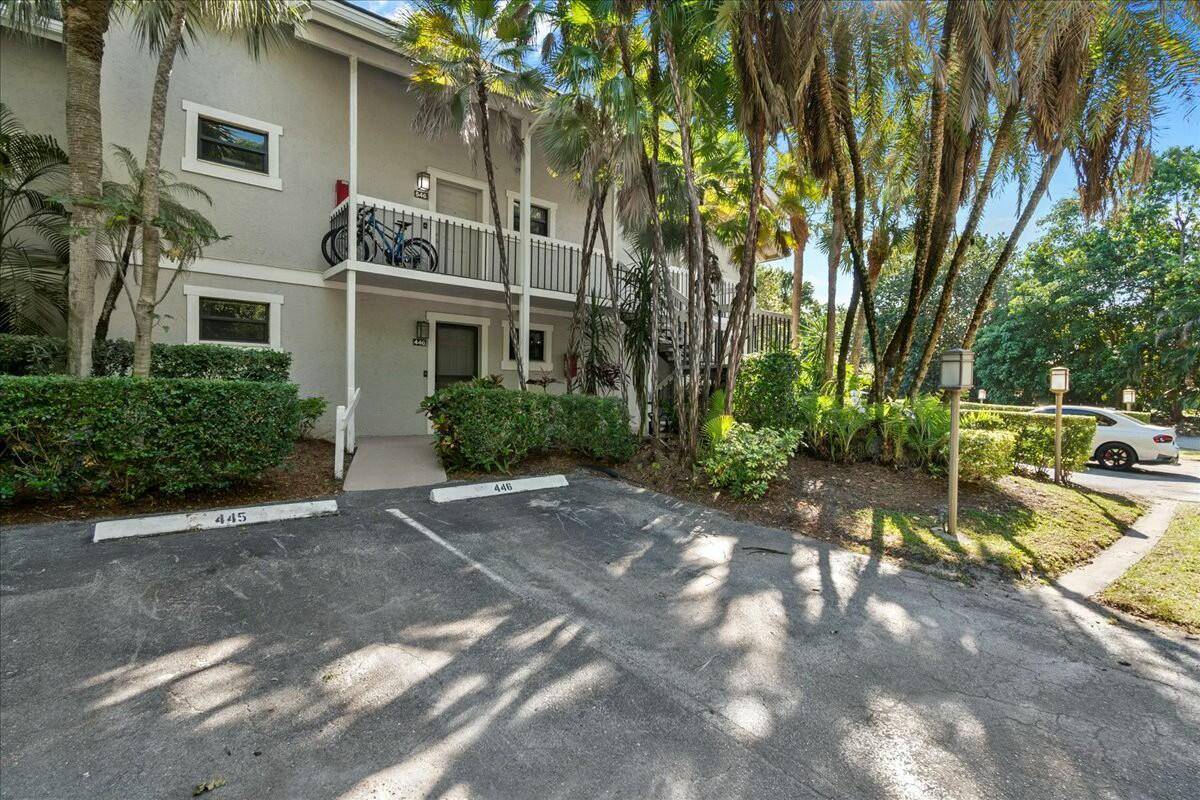 Located in Palm Beach Polo Club's Tennis Lodges community, this immaculately clean, first floor, 2 bedroom, 2 bath condo features a 1bed 1bath and a separate studio that can be ...