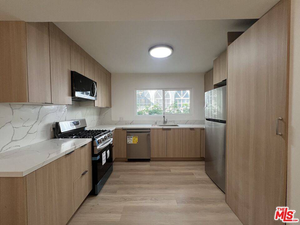 340  N Palm Dr 3BR Beverly Hills Post Office | B.H.P.O. La