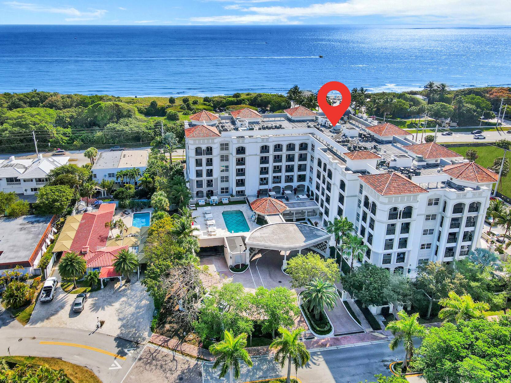 Luxury Boutique Building by the Sea !