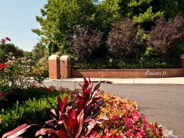 Estates II Condo located in the most coveted Condo in Nassua County.