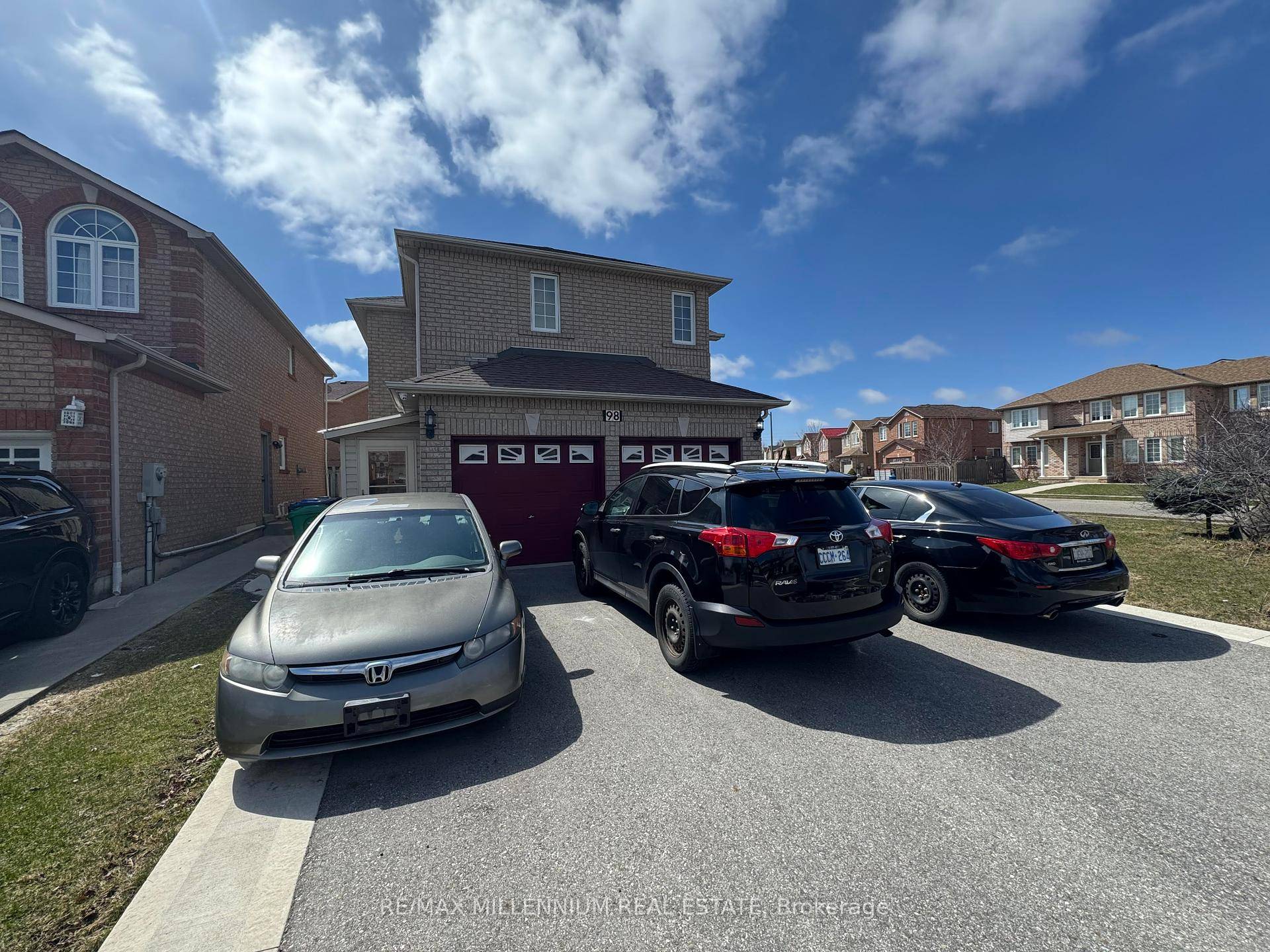 Spacious 2 Bedroom Basement Apartment In A Prime Brampton Location Near Chinguacousy Rd amp ; QueenSt W.