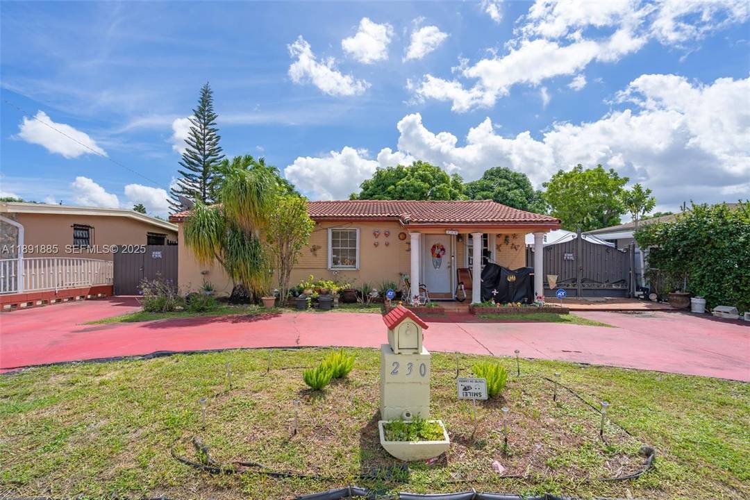 Discover this spacious residence in the heart of Hialeah !