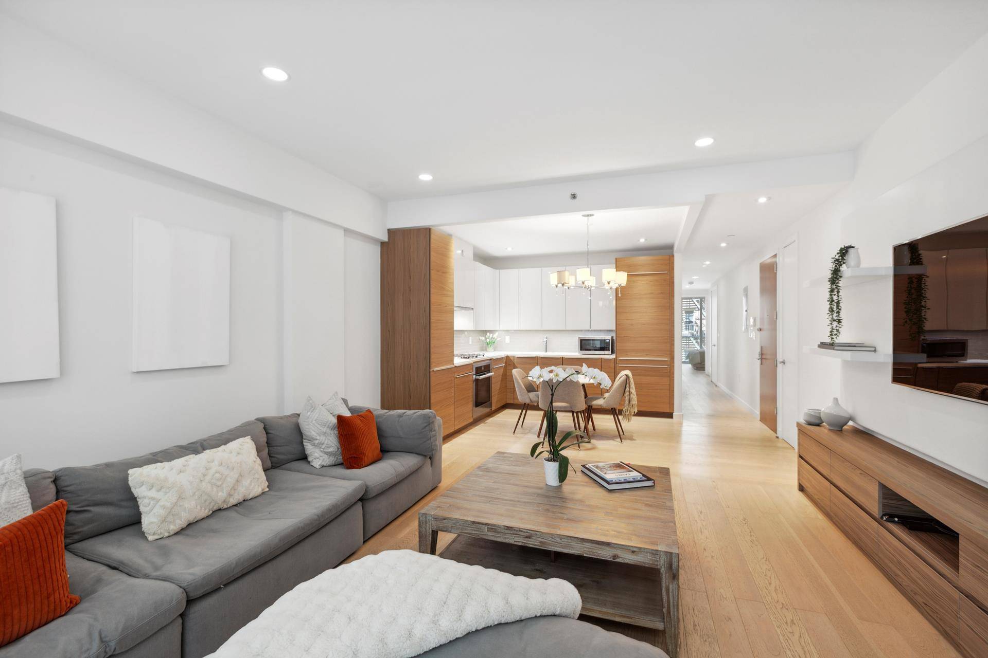 JUST LISTED ! Are you looking for a furnished rental that can feel like home ?