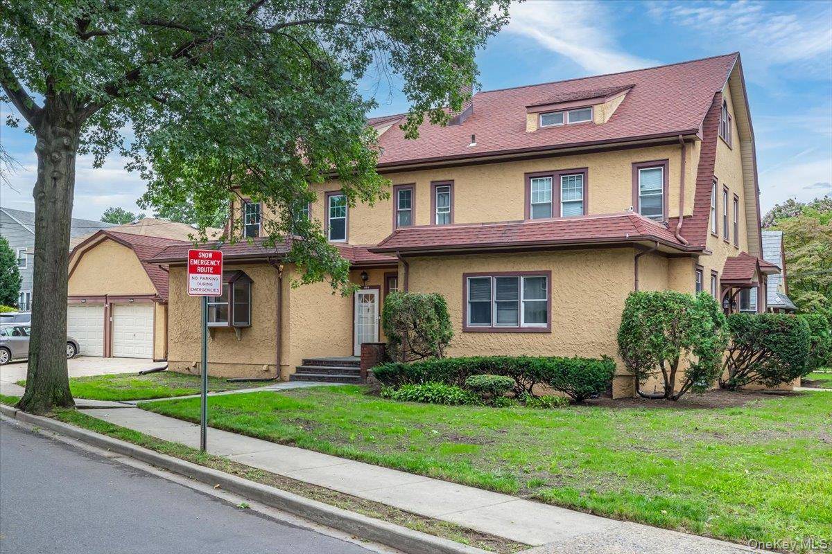 Prime location near the Floral Park Business Center.