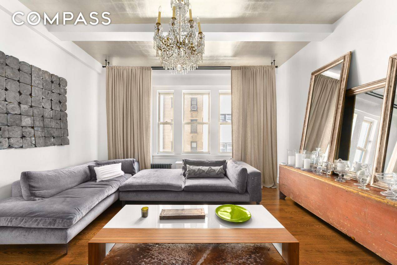 Located in one of Manhattan's most desired neighborhoods, Greenwich Village's Gold Coast, 25 Fifth Avenue is lower Fifth's only pre war, full service condominium building.