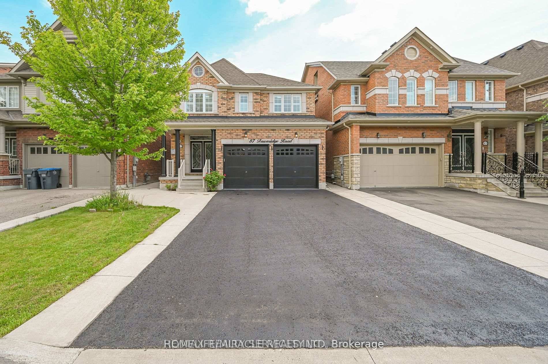 Spacious and well maintained legal basement apartment with 2 bedrooms and 1 full washroom in a high demand Caledon neighborhood.