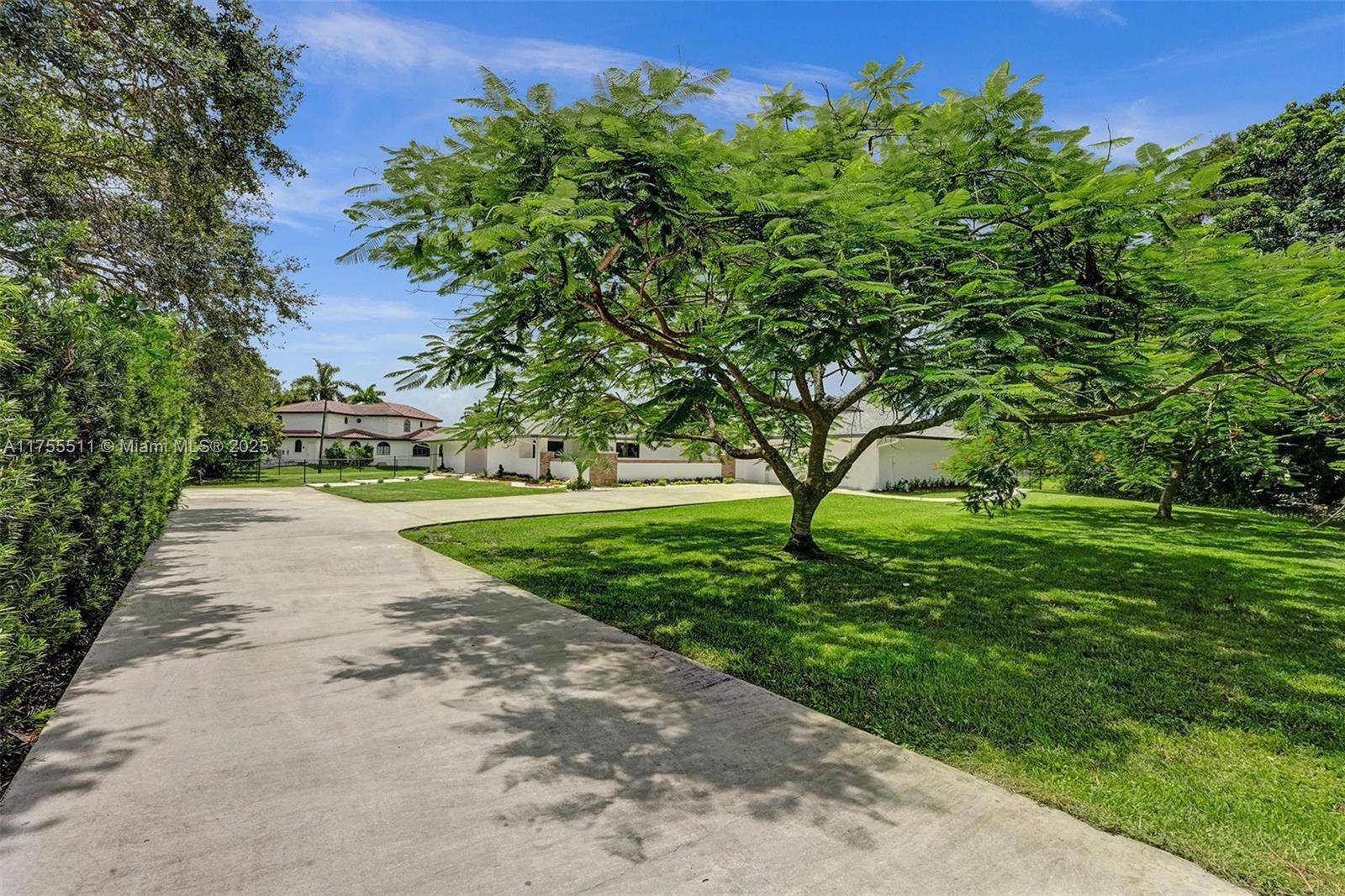 Beautiful home in the heart of Plantation Acres located on a quiet cul de sac.