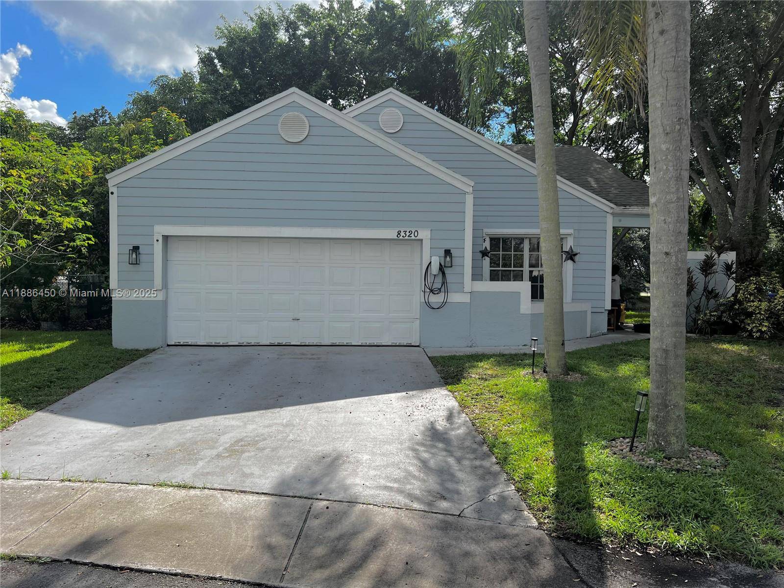 A GREAT HOME IN A QUIET COMMUNITY IN PEMBROKE PINES WITH 24 HOURS SECURITY, COMMUNITY POOL, TENNIS COURT AND PLAYGROUND.
